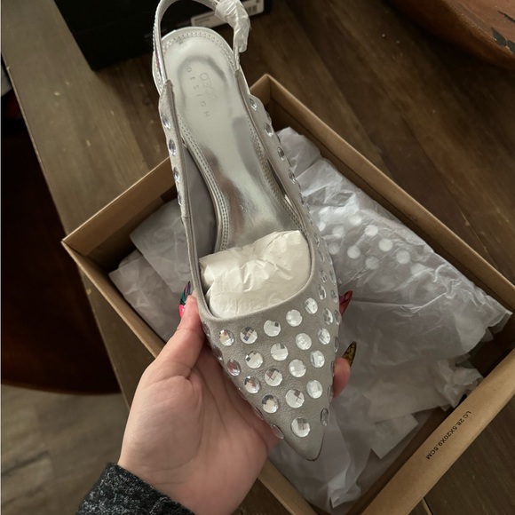 ASOS DESIGN Wide Fit Walked embellished slingback high shoes in silver - Picture 3 of 4